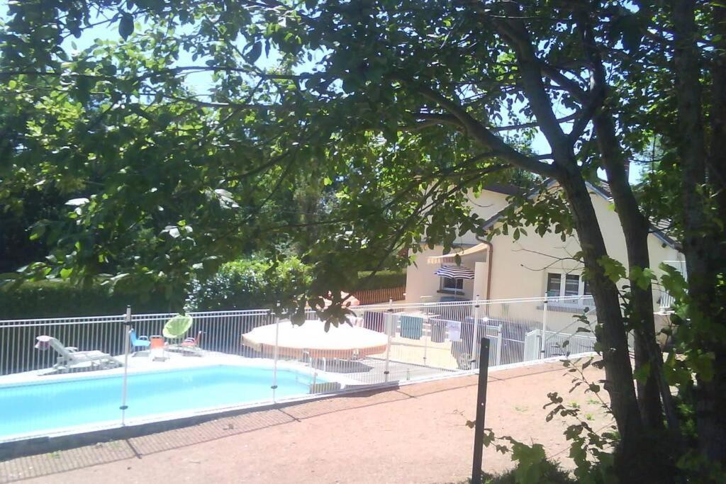 Maison/Gite Familial Dans Le Jura A 200M Du Lac Avec Piscine Privee Marigny  外观 照片