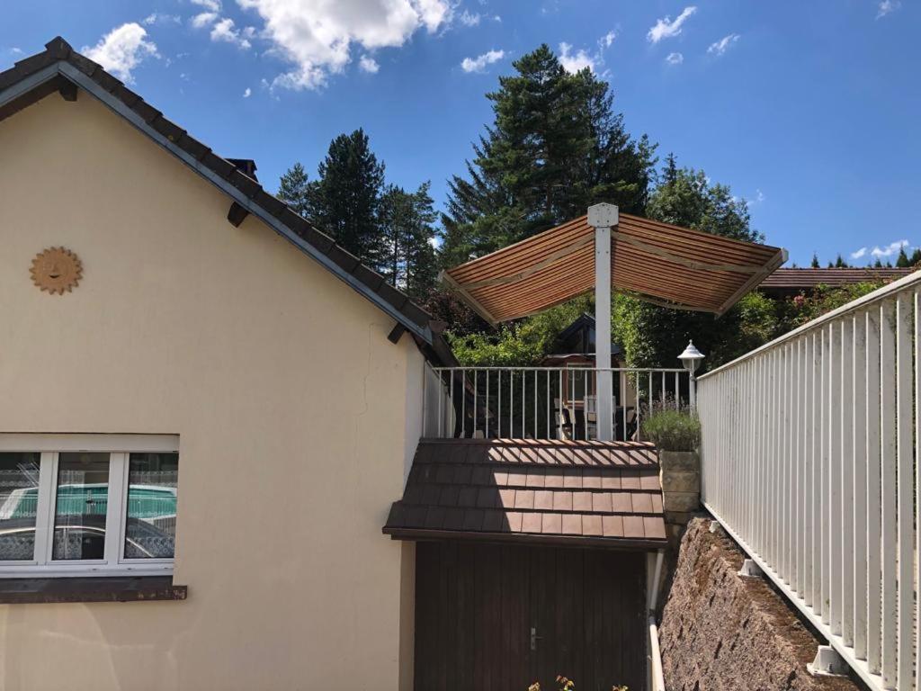 Maison/Gite Familial Dans Le Jura A 200M Du Lac Avec Piscine Privee Marigny  外观 照片