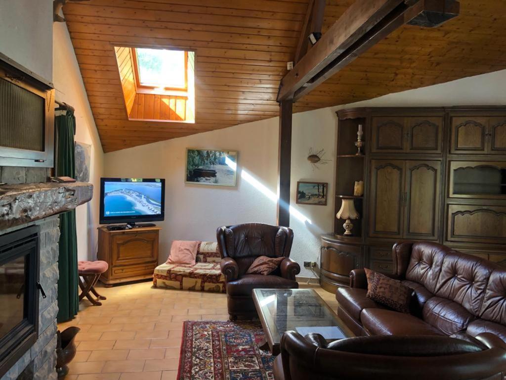 Maison/Gite Familial Dans Le Jura A 200M Du Lac Avec Piscine Privee Marigny  外观 照片
